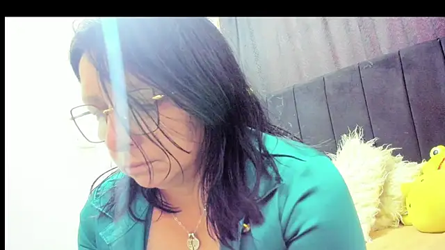 Snapshot of Evaaross_2345 chatting on December 2025 07:37:02 PM Evaaross 2345 online show from December 2025 07:37:02 PM