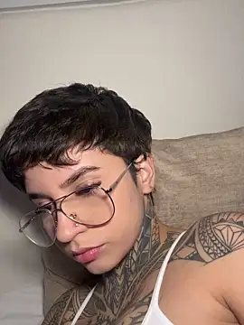 Snapshot of AliceShazaham_ chatting on March 2026 04:11:01 AM AliceShazaham online show from March 2026 04:11:01 AM