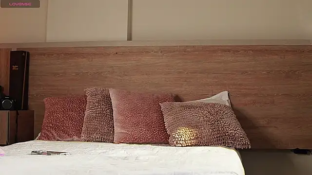 Snapshot of AliceShazaham_ chatting on March 2026 04:05:01 AM AliceShazaham online show from March 2026 04:05:01 AM