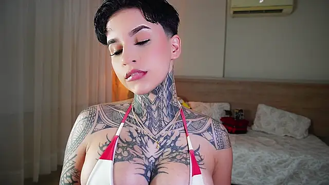 Snapshot of AliceShazaham_ chatting on October 2025 10:34:01 PM AliceShazaham online show from October 2025 10:34:01 PM
