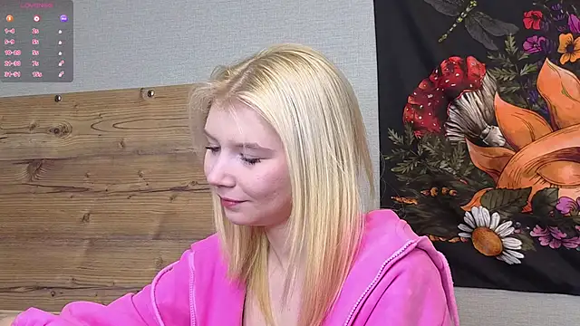 Snapshot of DaisyElmers chatting on October 2025 03:44:01 AM DaisyElmers online show from October 2025 03:44:01 AM