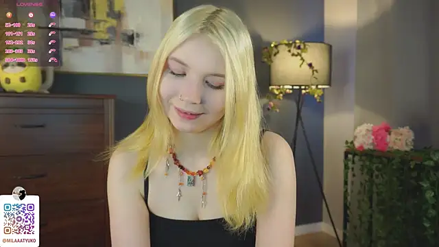 Snapshot of DaisyElmers chatting on March 2025 03:27:02 AM DaisyElmers online show from March 2025 03:27:02 AM