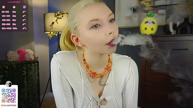 Snapshot of DaisyElmers chatting on March 2025 03:17:01 AM DaisyElmers online show from March 2025 03:17:01 AM