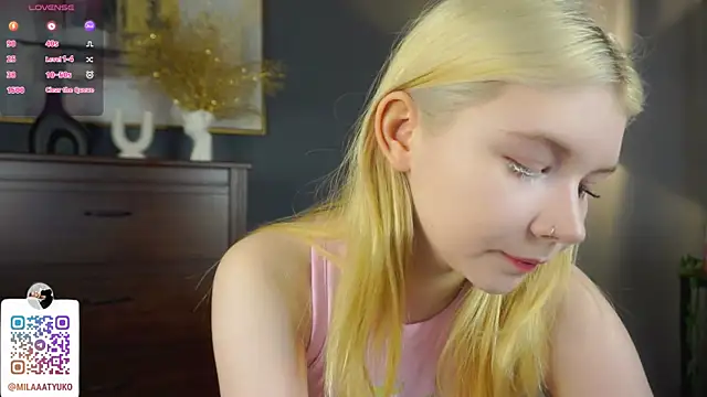 Snapshot of DaisyElmers chatting on March 2025 03:25:01 AM DaisyElmers online show from March 2025 03:25:01 AM