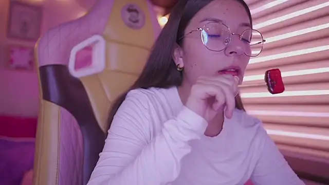 milly kenner online show from April 2026 07:18:01 PM