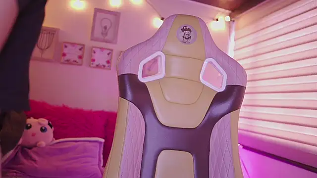 milly kenner online show from February 2026 07:26:01 PM