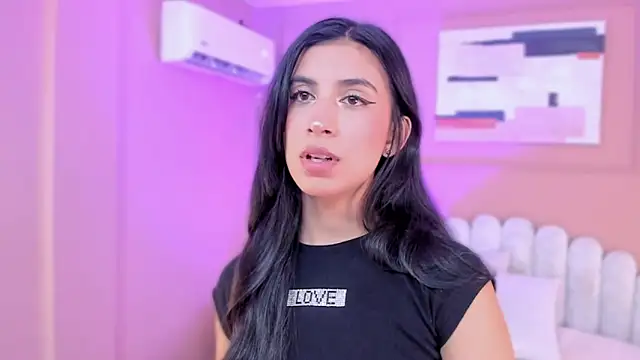 zia cooper online show from April 2026 07:06:02 PM