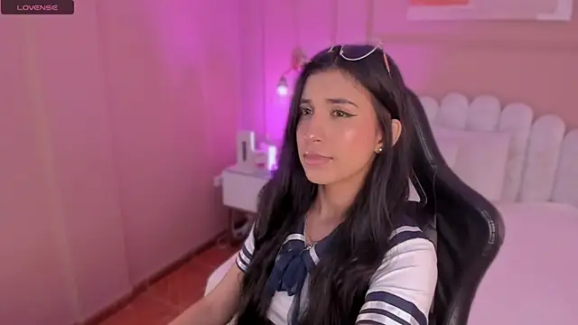 zia cooper online show from November 2025 07:03:01 PM