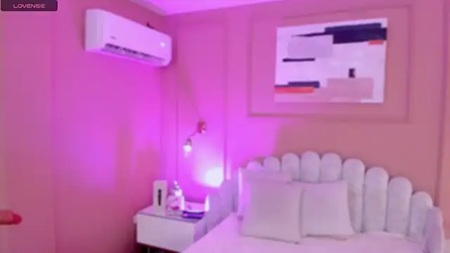 zia cooper online show from December 2025 07:06:01 PM