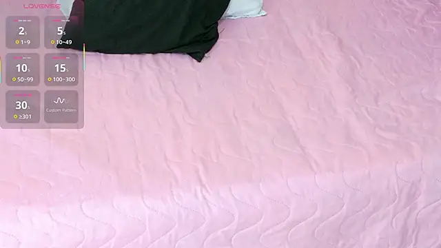 Snapshot of littleebonymommy chatting on November 2025 08:35:02 PM littleebonymommy online show from November 2025 08:35:02 PM