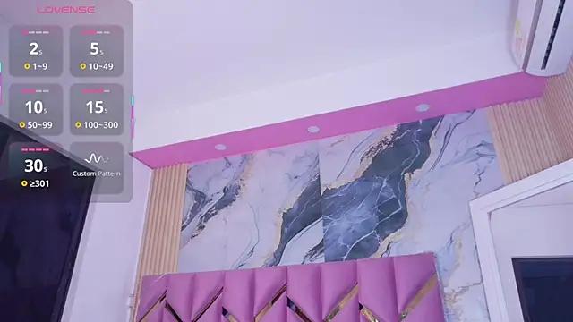 Snapshot of littleebonymommy chatting on November 2025 04:18:02 PM littleebonymommy online show from November 2025 04:18:02 PM