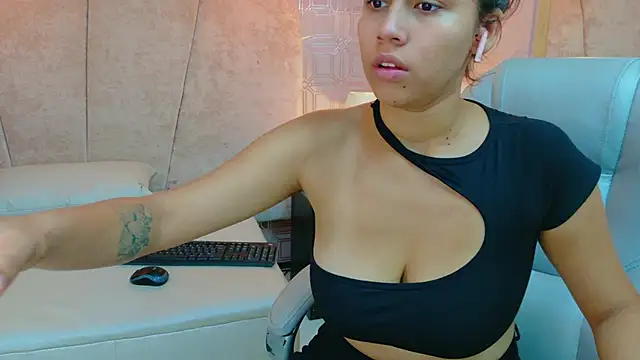 Snapshot of Annyeli chatting on November 2025 02:44:02 PM Annyeli online show from November 2025 02:44:02 PM