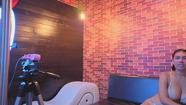 Snapshot of Annyeli chatting on December 2025 03:50:02 PM Annyeli online show from December 2025 03:50:02 PM