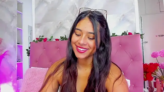 Snapshot of AnnaQueen_ chatting on October 2025 04:17:01 PM AnnaQueen online show from October 2025 04:17:01 PM