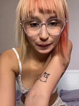 Snapshot of bigbabykiki chatting on March 2025 01:06:01 PM bigbabykiki online show from March 2025 01:06:01 PM