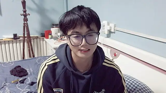 handsome1069 online show from October 2025 02:49:01 PM