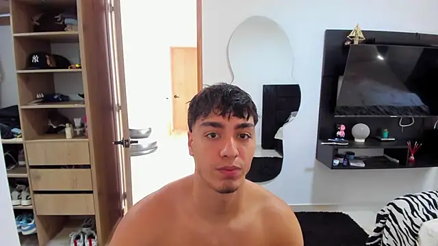 Cristhian Evans online show from October 2025 02:09:02 PM