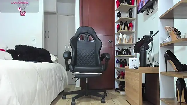 SophieBaker   online show from March 2026 02:01:01 AM