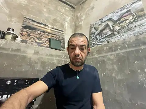 FotografoPollon online show from March 2025 06:06:02 AM