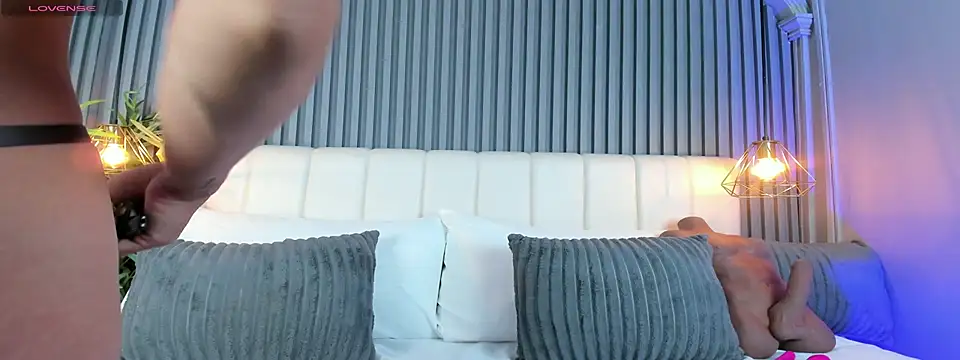 LinaGlam online show from November 2025 05:13:02 PM