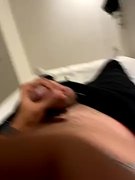 Snapshot of qRoqs chatting on November 2025 05:40:02 PM qRoqs online show from November 2025 05:40:02 PM