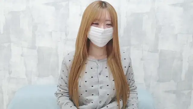 LOVE MOMO LOVE online show from March 2026 12:05:01 PM