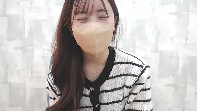 Snapshot of LOVE_MOMO_LOVE chatting on December 2024 02:44:01 PM LOVE MOMO LOVE online show from December 2024 02:44:01 PM