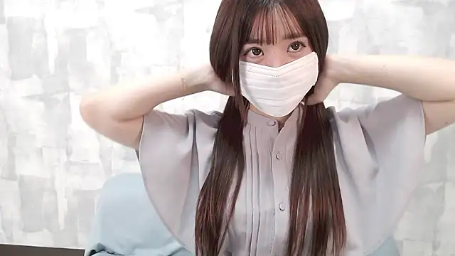 Snapshot of LOVE_MOMO_LOVE chatting on September 2025 11:28:02 AM LOVE MOMO LOVE online show from September 2025 11:28:02 AM