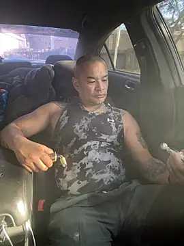 Snapshot of EatMyCake831 chatting on January 2025 10:27:01 PM EatMyCake831 online show from January 2025 10:27:01 PM