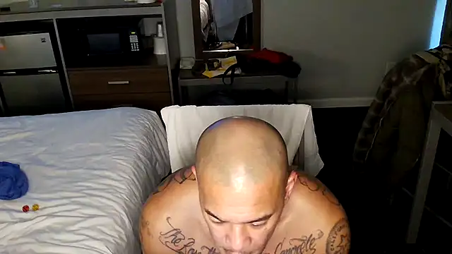 Snapshot of EatMyCake831 chatting on February 2025 03:38:01 PM EatMyCake831 online show from February 2025 03:38:01 PM