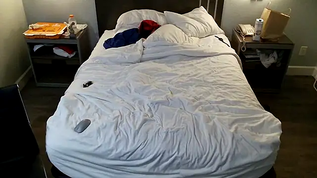 Snapshot of EatMyCake831 chatting on January 2025 06:01:02 PM EatMyCake831 online show from January 2025 06:01:02 PM