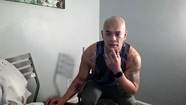 Snapshot of EatMyCake831 chatting on December 2024 07:13:02 PM EatMyCake831 online show from December 2024 07:13:02 PM