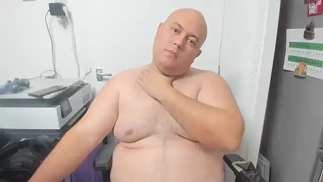 Snapshot of BigromeoXX chatting on December 2024 08:55:02 PM BigromeoXX online show from December 2024 08:55:02 PM