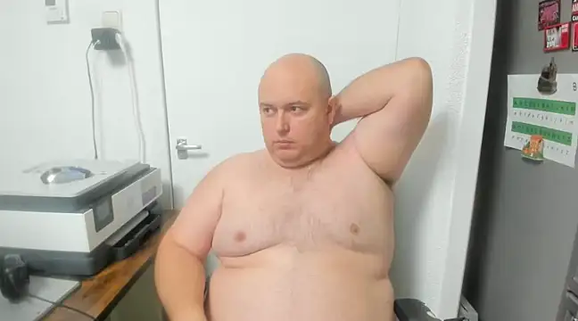 Snapshot of BigromeoXX chatting on December 2024 05:37:01 PM BigromeoXX online show from December 2024 05:37:01 PM