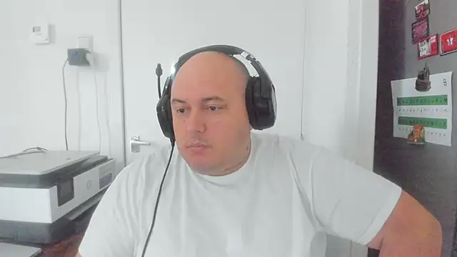 Snapshot of BigromeoXX chatting on December 2024 01:27:02 PM BigromeoXX online show from December 2024 01:27:02 PM