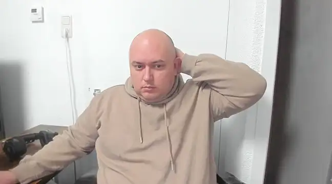 Snapshot of BigromeoXX chatting on February 2025 07:02:01 PM BigromeoXX online show from February 2025 07:02:01 PM