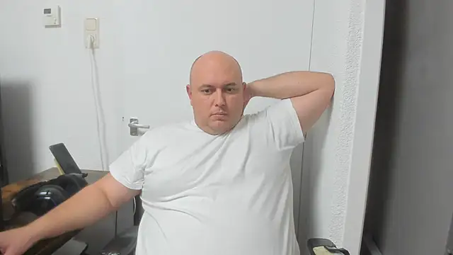 Snapshot of BigromeoXX chatting on January 2025 07:17:01 PM BigromeoXX online show from January 2025 07:17:01 PM