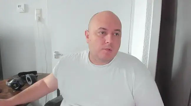 Snapshot of BigromeoXX chatting on February 2025 12:01:02 PM BigromeoXX online show from February 2025 12:01:02 PM