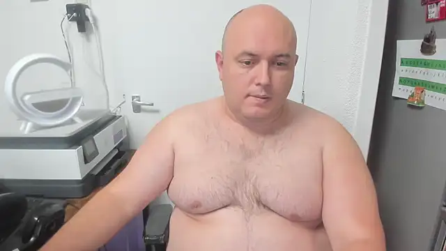 Snapshot of BigromeoXX chatting on December 2024 06:56:02 PM BigromeoXX online show from December 2024 06:56:02 PM