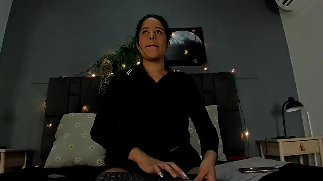 DulceAurora   online show from October 2025 01:37:02 AM