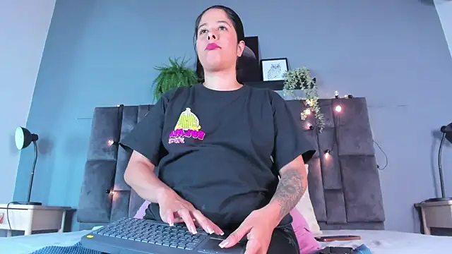 DulceAurora   online show from April 2026 02:49:02 AM