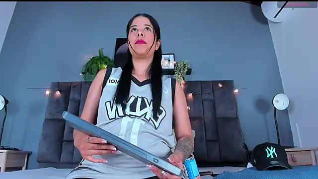 DulceAurora   online show from March 2026 02:45:01 AM