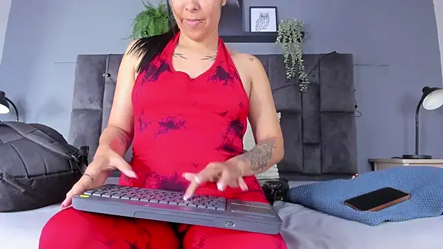 Snapshot of DulceAurora__ chatting on June 2026 03:11:02 AM DulceAurora online show from June 2026 03:11:02 AM