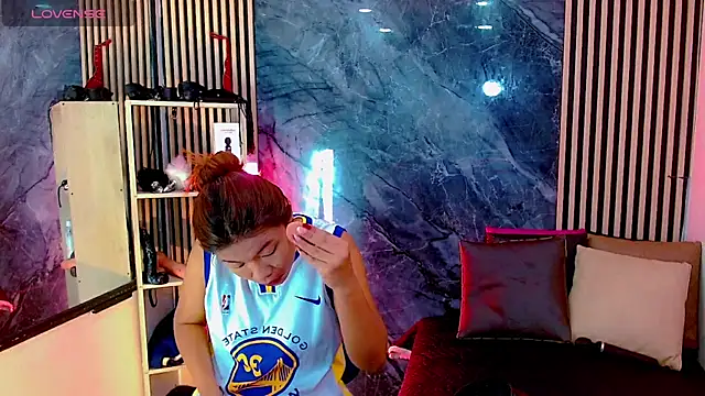 Isalombardi online show from November 2025 03:43:01 AM