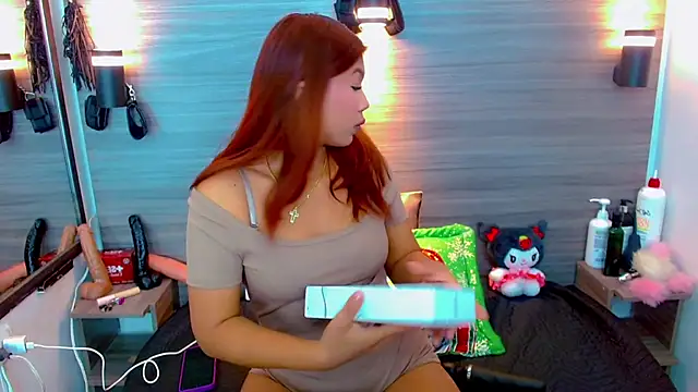 Isalombardi online show from December 2025 08:20:01 PM