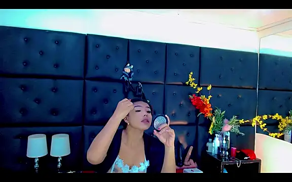 Isalombardi online show from April 2026 02:13:01 AM