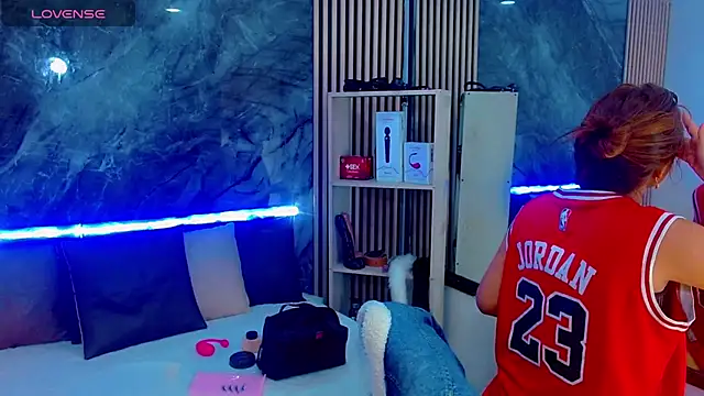 Isalombardi online show from September 2025 02:51:01 AM