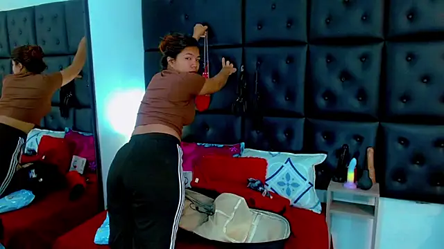 Isalombardi online show from May 2026 02:41:02 AM
