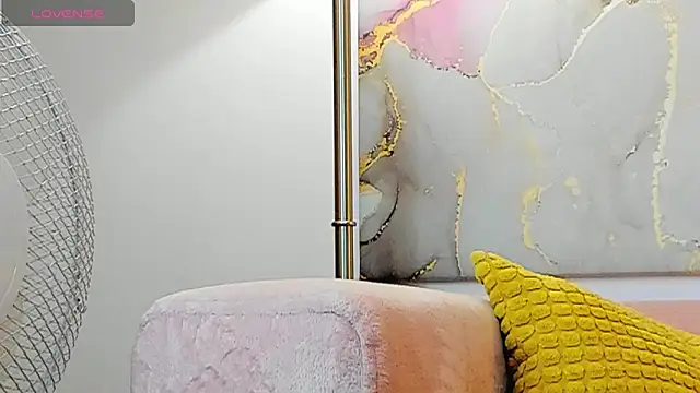 Snapshot of miaybabysone chatting on January 2025 12:47:02 PM miaybabysone online show from January 2025 12:47:02 PM