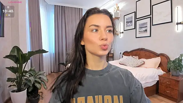 Snapshot of NicoleLuv chatting on October 2025 01:13:02 PM NicoleLuv online show from October 2025 01:13:02 PM